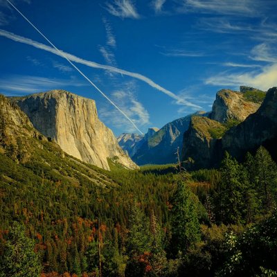 Tunnel View panorama of Yosemite Valley with El Capitan, Half Dome, and Bridalveil Fall, Yosemite National Park, California